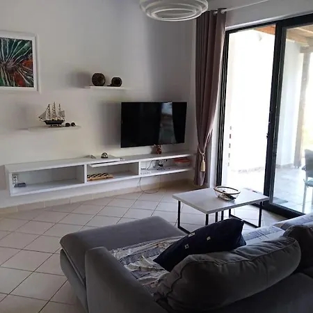 Pine Tree App 150m By Beach!